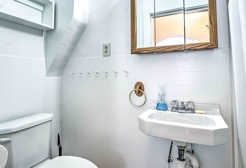 Historic Cabin Retreat: Steps To Okoboji Lake