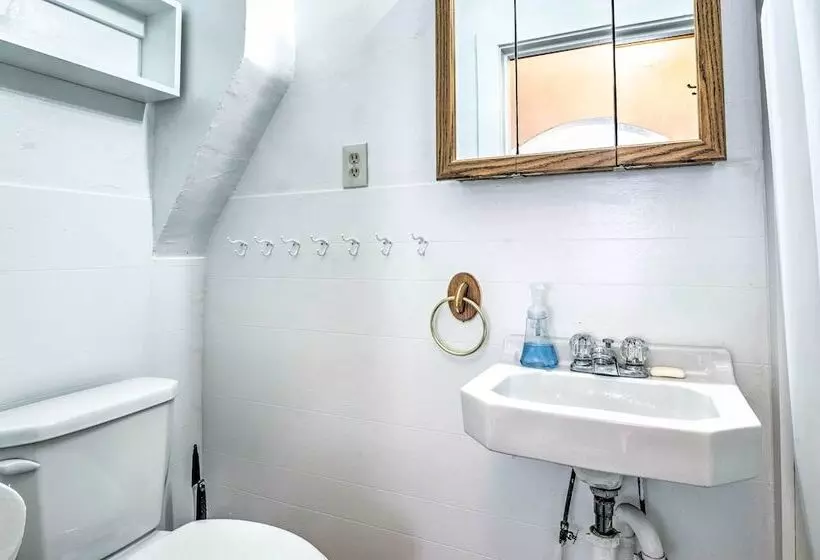 Historic Cabin Retreat: Steps To Okoboji Lake