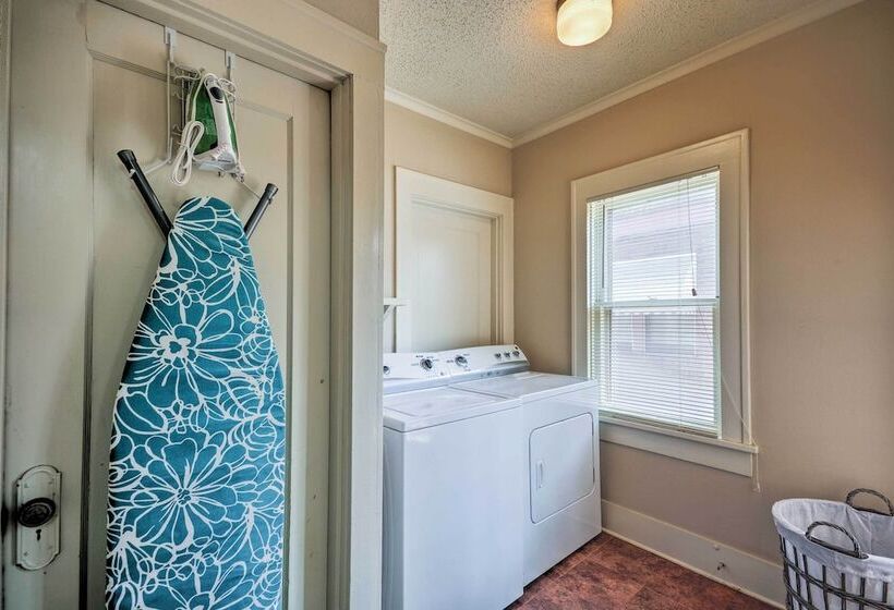 Inviting Lubbock Home > 1 Mi To Downtown