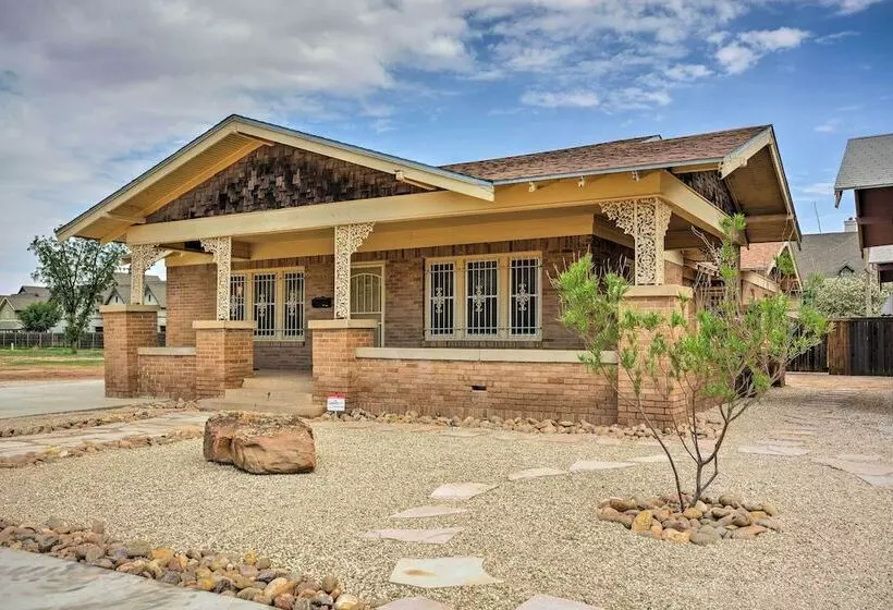Inviting Lubbock Home > 1 Mi To Downtown