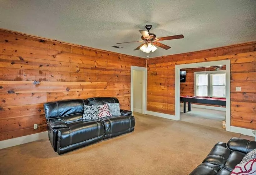 Inviting Lubbock Home > 1 Mi To Downtown