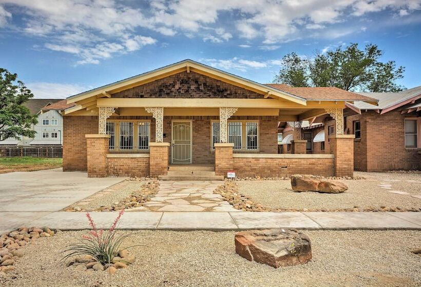 Inviting Lubbock Home > 1 Mi To Downtown