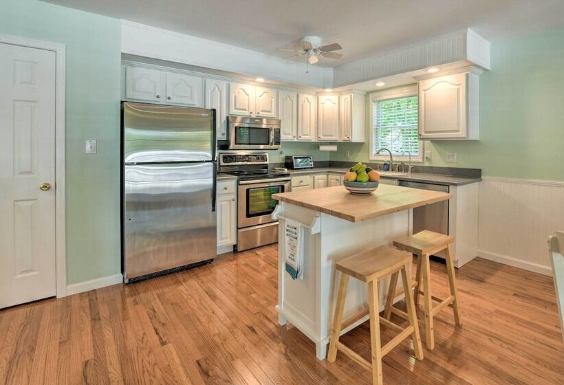 Lake Norman Retreat W/ Dock ~ 1 Mi To Marina!