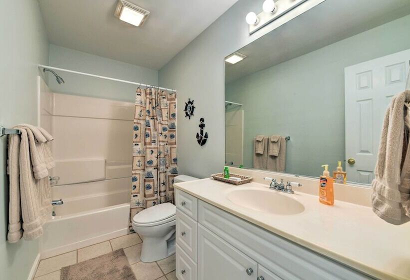 Lake Norman Retreat W/ Dock ~ 1 Mi To Marina!