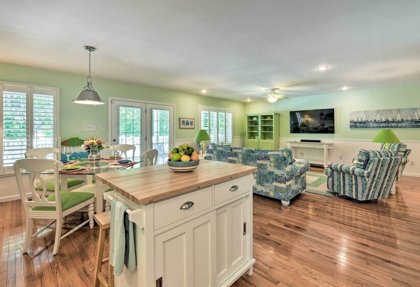 Lake Norman Retreat W/ Dock ~ 1 Mi To Marina!