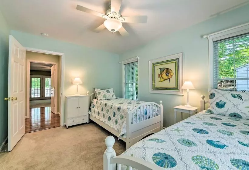 Lake Norman Retreat W/ Dock ~ 1 Mi To Marina!