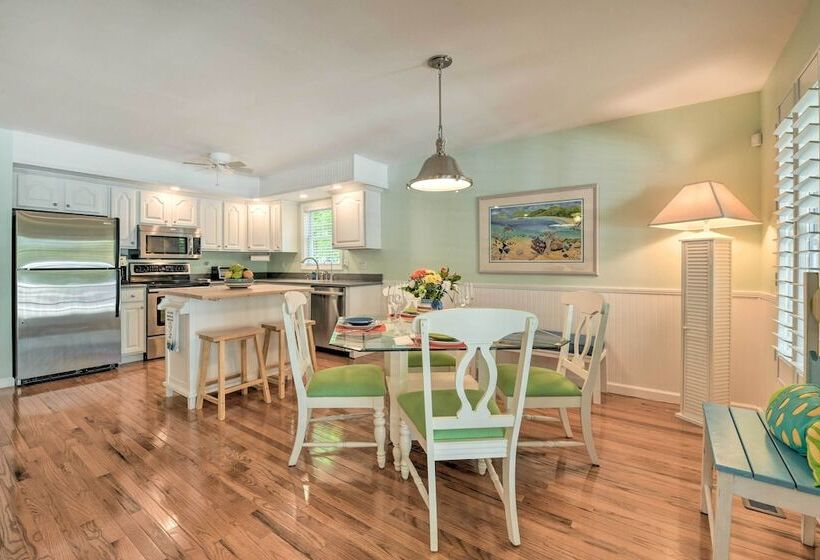 Lake Norman Retreat W/ Dock ~ 1 Mi To Marina!