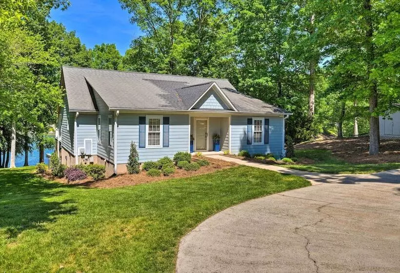 Lake Norman Retreat W/ Dock ~ 1 Mi To Marina!