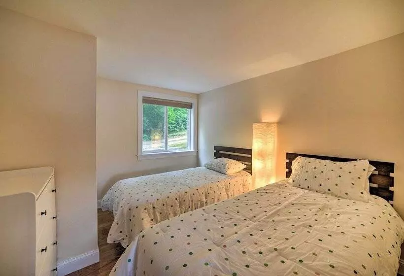 Lakefront Alton Bay Retreat W/ Dock Near Beaches!