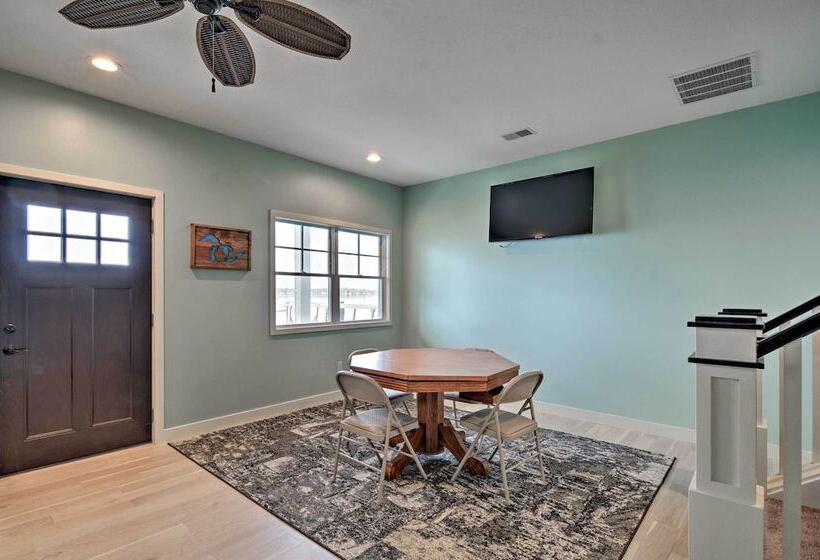 1/2 Mi To White Pine Trail: Lakefront Home W/ Dock