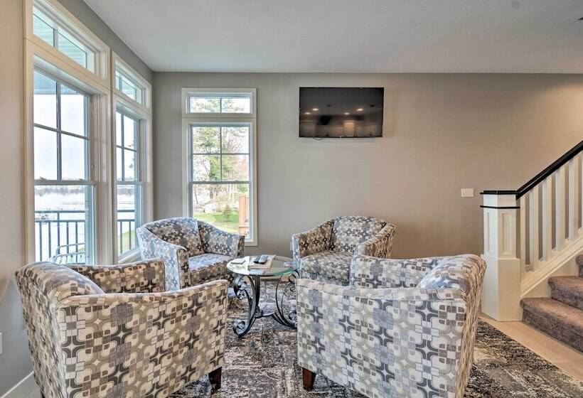 1/2 Mi To White Pine Trail: Lakefront Home W/ Dock