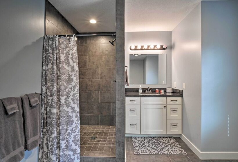 1/2 Mi To White Pine Trail: Lakefront Home W/ Dock