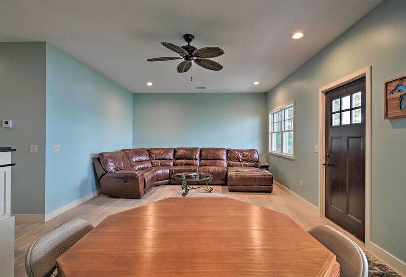 1/2 Mi To White Pine Trail: Lakefront Home W/ Dock