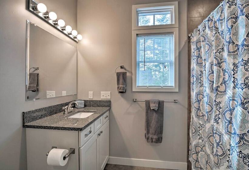 1/2 Mi To White Pine Trail: Lakefront Home W/ Dock