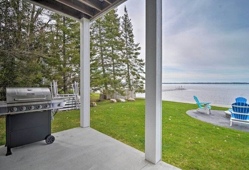 1/2 Mi To White Pine Trail: Lakefront Home W/ Dock