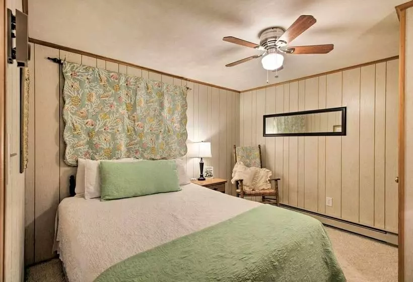 Lakefront Hiwassee Home W/ Private Dock & Deck!