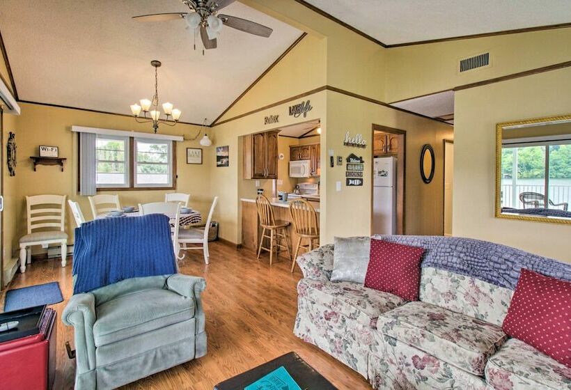 Lakefront Hiwassee Home W/ Private Dock & Deck!