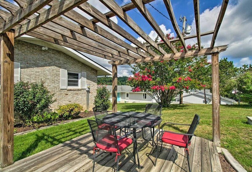 Lakefront Hiwassee Home W/ Private Dock & Deck!