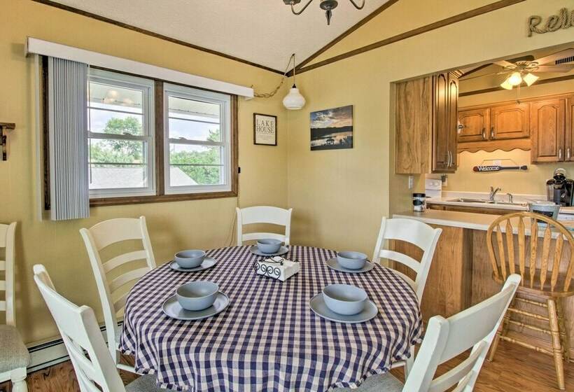 Lakefront Hiwassee Home W/ Private Dock & Deck!