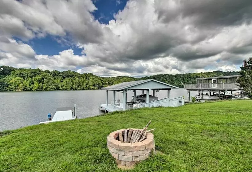 Lakefront Hiwassee Home W/ Private Dock & Deck!