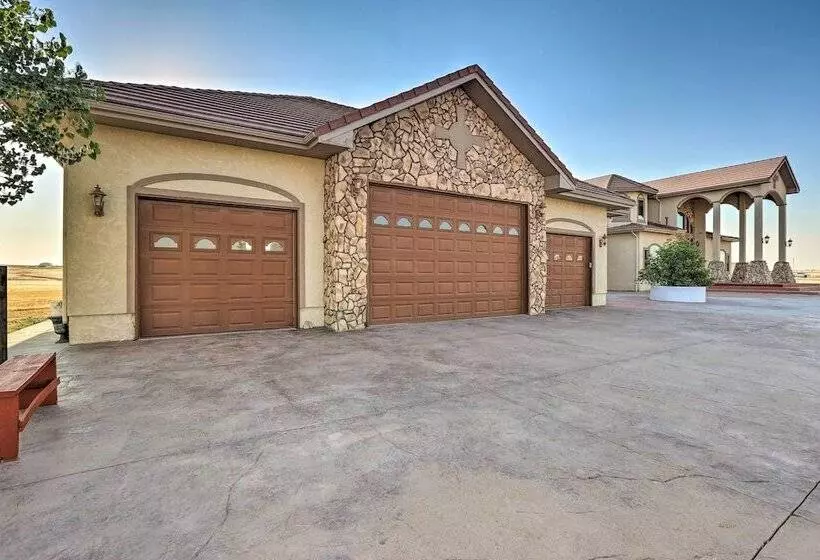 10 Mi To Barr Lake State Park: Home W/ Mtn Views