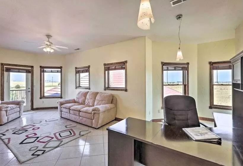 10 Mi To Barr Lake State Park: Home W/ Mtn Views