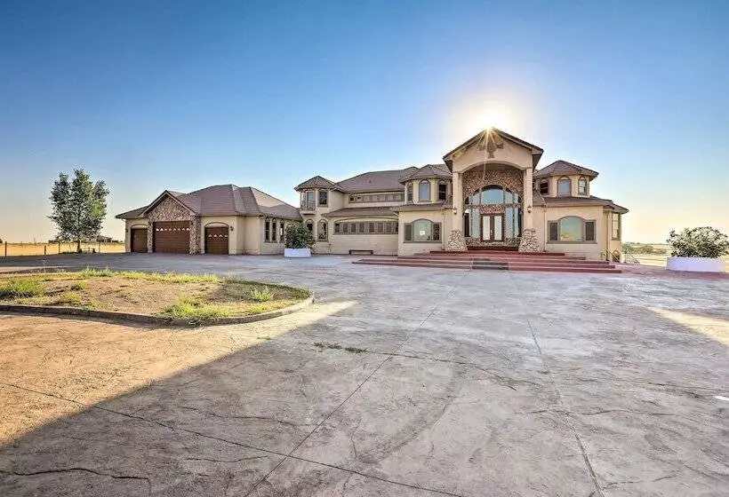 10 Mi To Barr Lake State Park: Home W/ Mtn Views