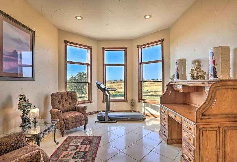 10 Mi To Barr Lake State Park: Home W/ Mtn Views