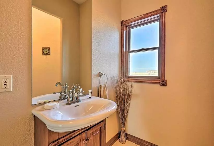 10 Mi To Barr Lake State Park: Home W/ Mtn Views