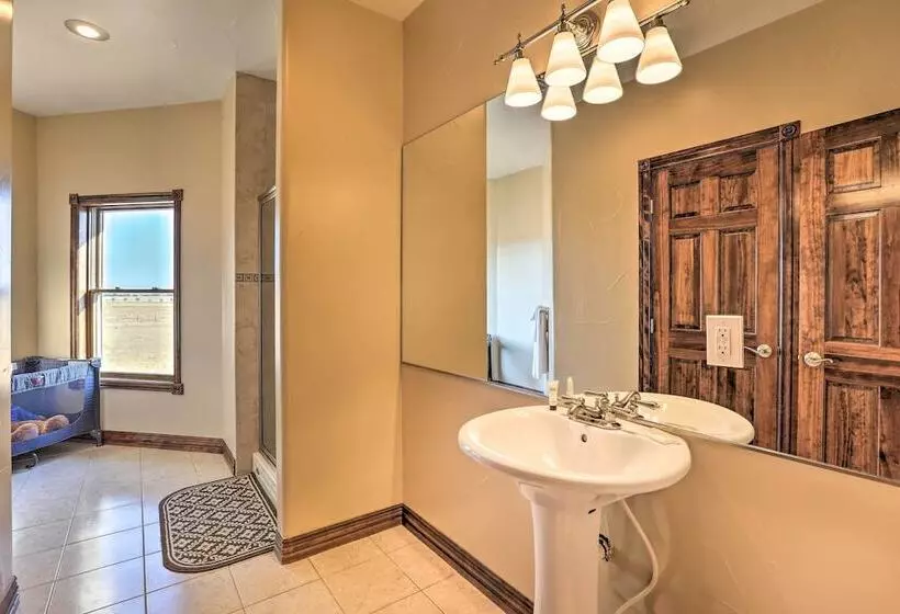 10 Mi To Barr Lake State Park: Home W/ Mtn Views