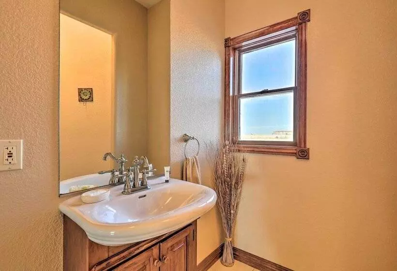 10 Mi To Barr Lake State Park: Home W/ Mtn Views