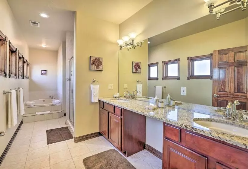 10 Mi To Barr Lake State Park: Home W/ Mtn Views