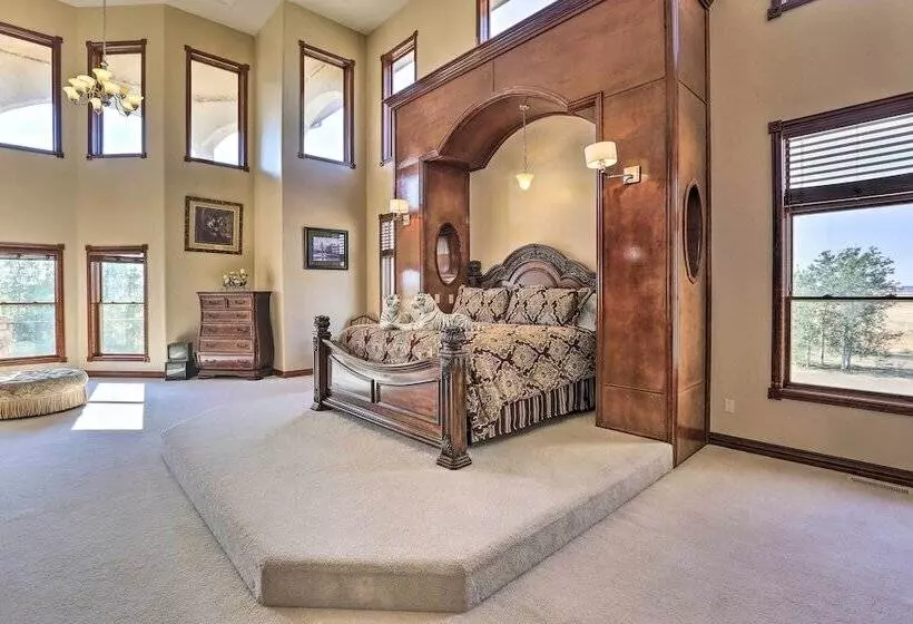 10 Mi To Barr Lake State Park: Home W/ Mtn Views