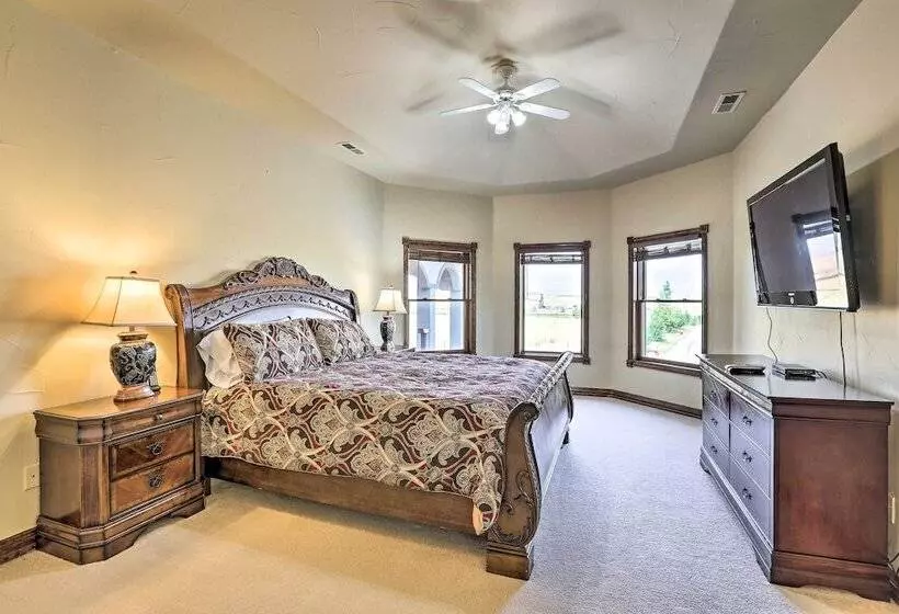 10 Mi To Barr Lake State Park: Home W/ Mtn Views