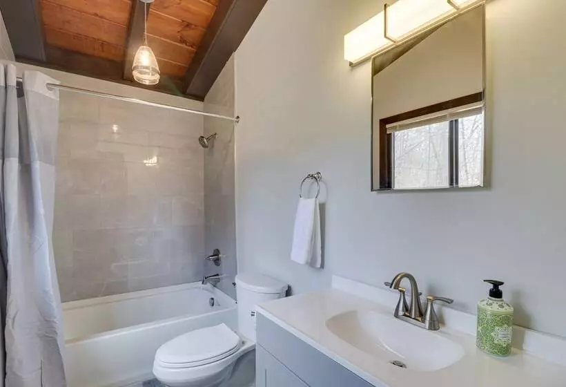 Mcgaheysville Vacation Rental: Yard & Fire Pit!