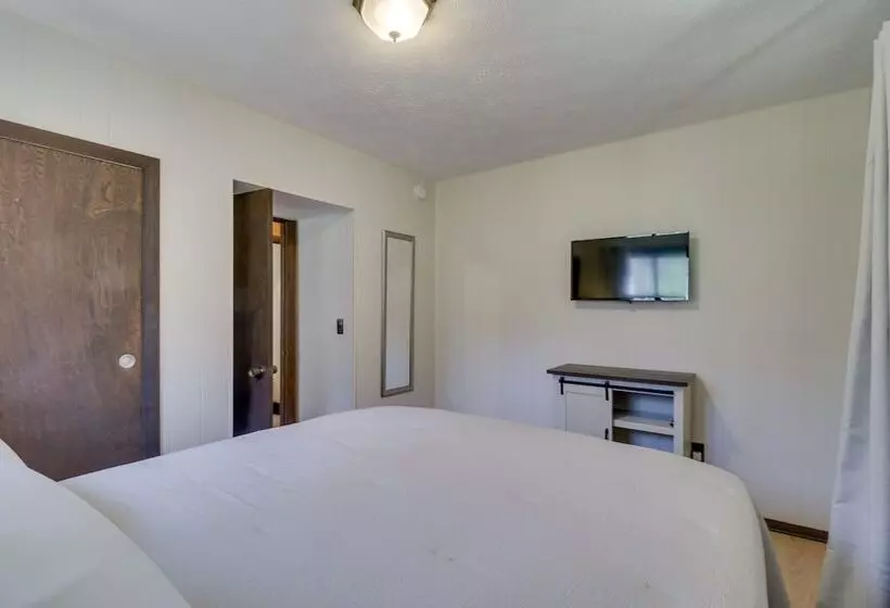 Mcgaheysville Vacation Rental: Yard & Fire Pit!