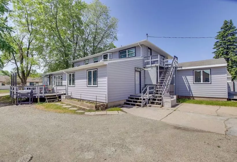 Neenah Home W/ Deck: Near Lake Winnebago