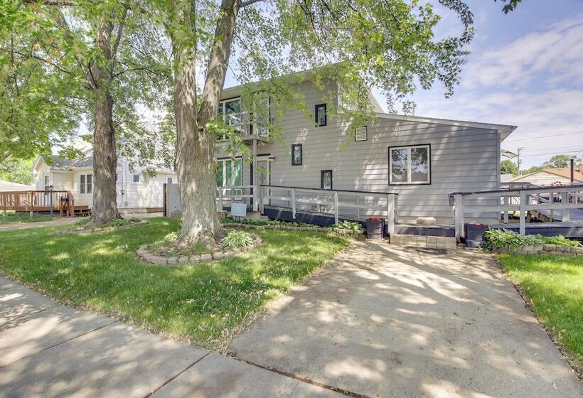 Neenah Home W/ Deck: Near Lake Winnebago