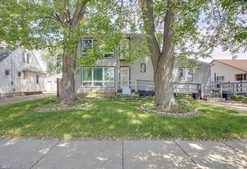 Neenah Home W/ Deck: Near Lake Winnebago