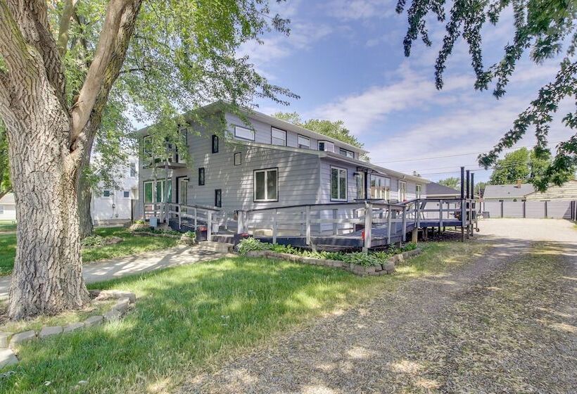 Neenah Home W/ Deck: Near Lake Winnebago