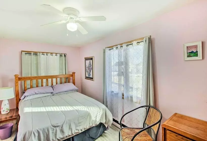 Neenah Home W/ Deck: Near Lake Winnebago