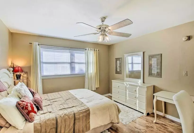 Neenah Home W/ Deck: Near Lake Winnebago