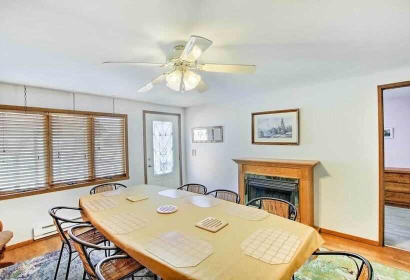 Neenah Home W/ Deck: Near Lake Winnebago