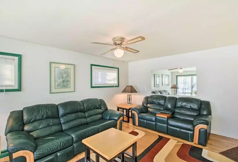 Neenah Home W/ Deck: Near Lake Winnebago