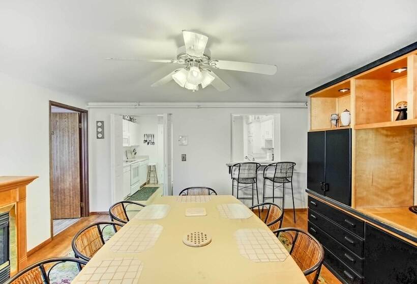 Neenah Home W/ Deck: Near Lake Winnebago