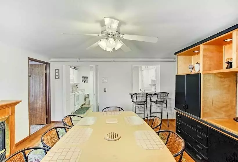 Neenah Home W/ Deck: Near Lake Winnebago