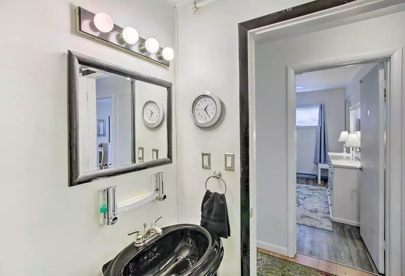 Neenah Home W/ Deck: Near Lake Winnebago