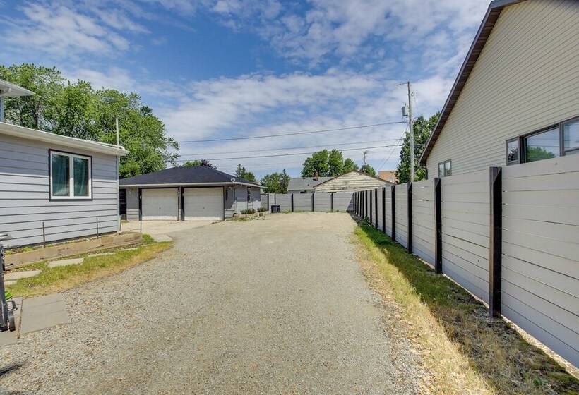 Neenah Home W/ Deck: Near Lake Winnebago