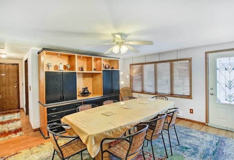 Neenah Home W/ Deck: Near Lake Winnebago