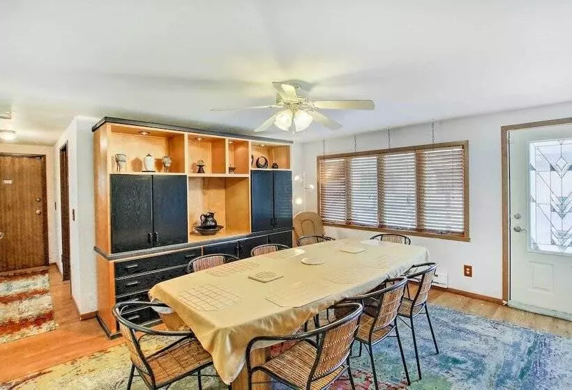 Neenah Home W/ Deck: Near Lake Winnebago